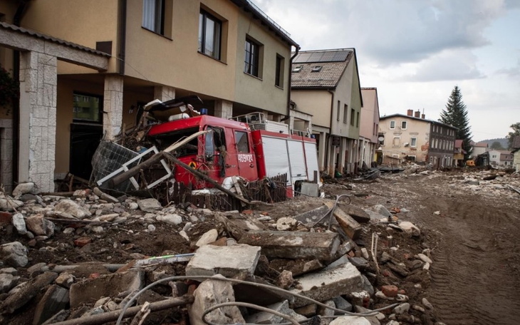 Zbiórka Pomoc dla powodzian, agregaty - zdjęcie główne