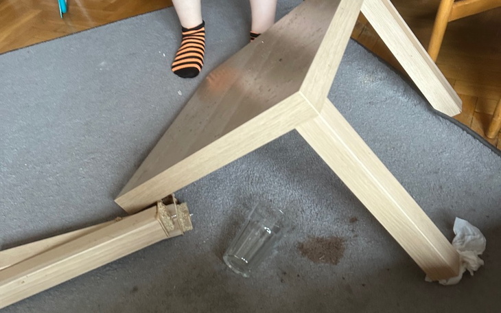 Zbiórka Zbiorka ma stol dla kolezanki - zdjęcie główne