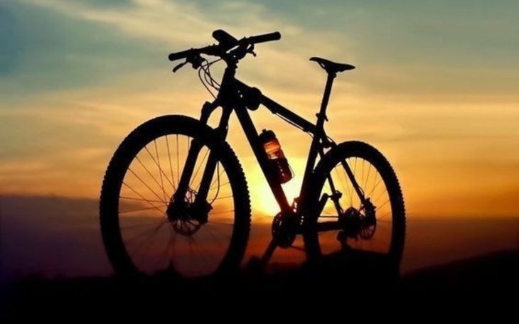 Zbiórka Sprzęt sportowy, survival - zdjęcie główne