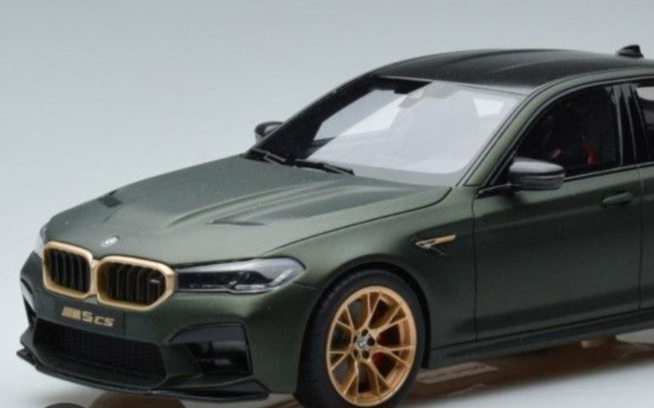 Model samochodu BMW w zielonym kolorze.