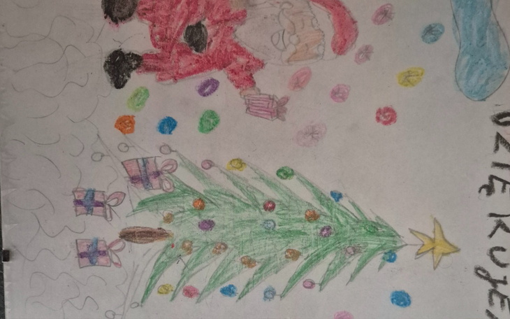 Rysunek świąteczny z Mikołajem i choinką.