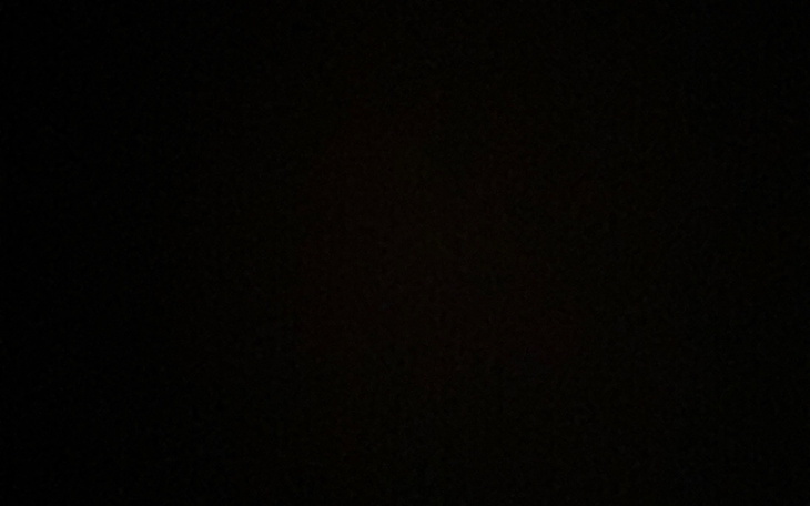 Ciemne zdjęcie, prawie całkowicie czarne.