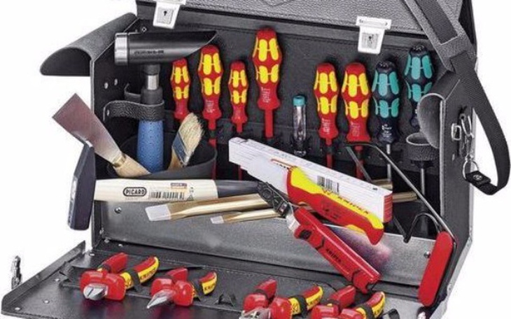 Zestaw narzędzi w torbie, idealny do różnych prac majsterkowych.