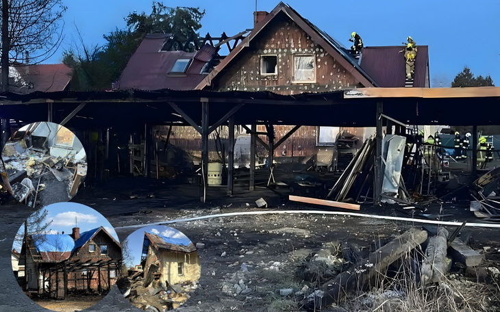 Zniszczony budynek po pożarze, z widocznymi strażakami na dachu.