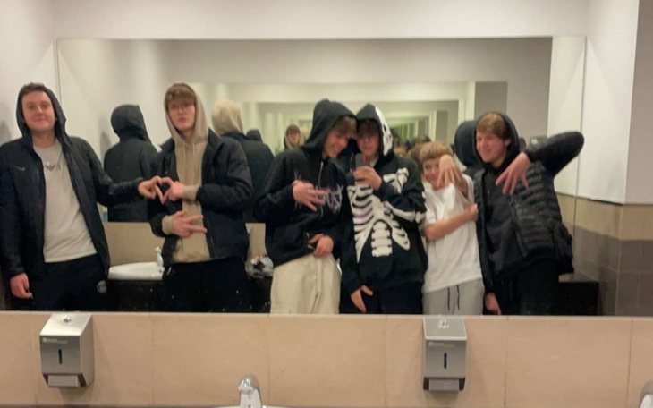 Zbiórka Na pomnik pod galeria - zdjęcie główne