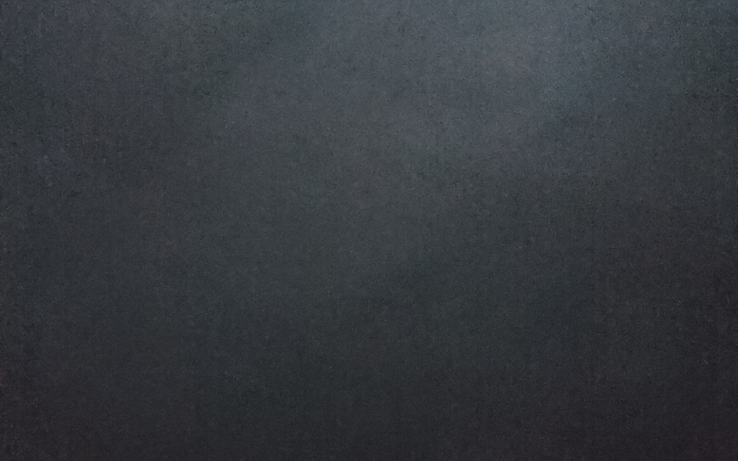 
        Ciemne tło z delikatnymi odcieniami, tworzące tajemniczy nastrój.
    