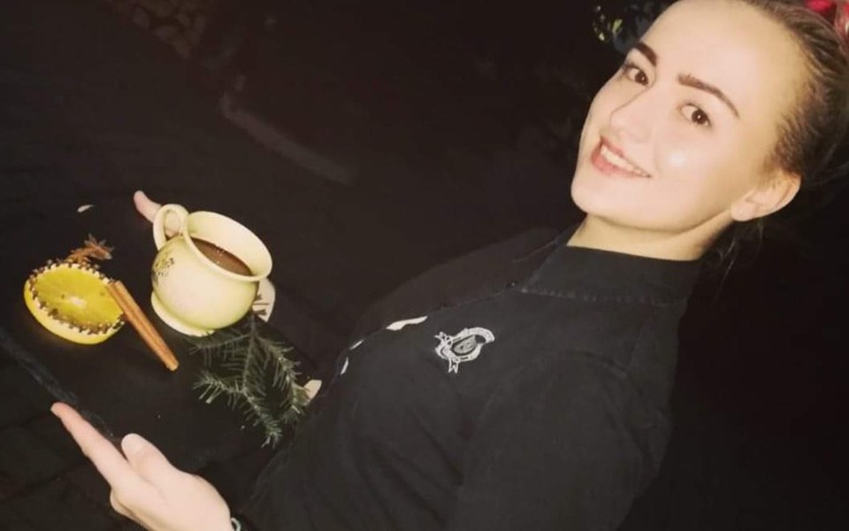 
        Zbiórka Bezrobotna kelnerka - zdjęcie główne
    