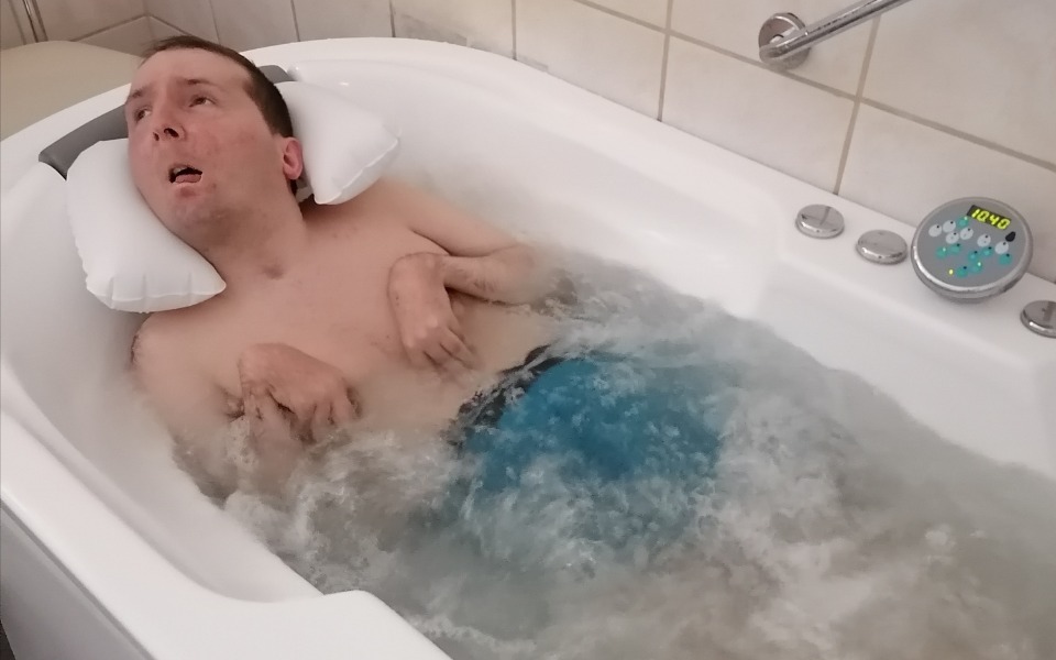 
        Zbiórka Wanna z hydromasażem - zdjęcie główne
    