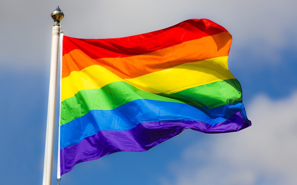 
        Zbiórka na tęczowym tle - zdjęcie główne
    