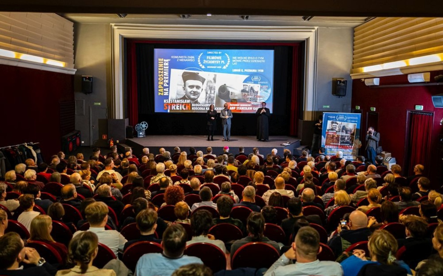 
        Sala kinowa z widownią podczas wydarzenia.
    