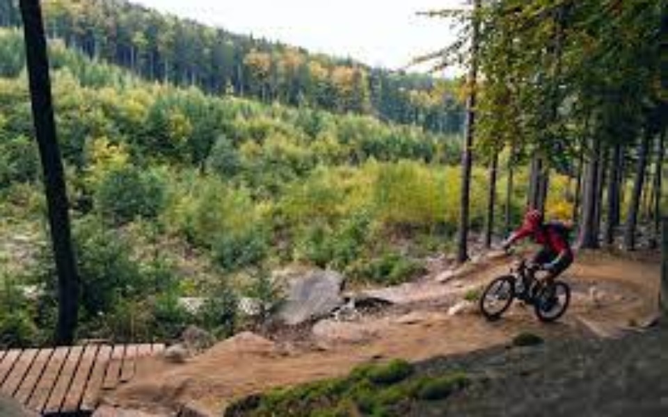 
        Zbiórka Na budowanie tras rowerowych. - zdjęcie główne
    