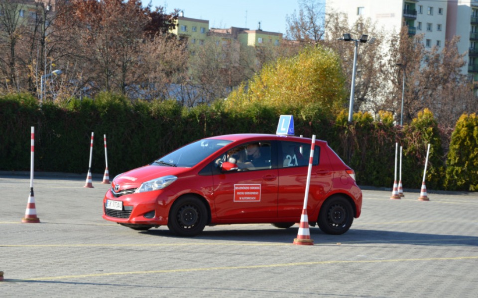 
        Zbiórka Młody człowiek zbiera na prawko - zdjęcie główne
    