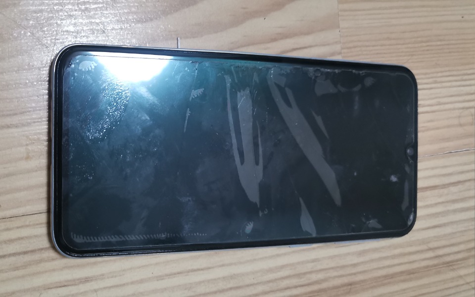 
        Zbiórka Na nowy telefon zniszczony stary - zdjęcie główne
    