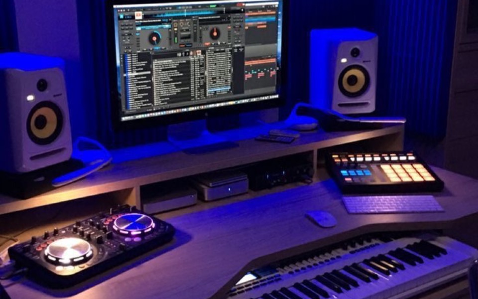 
        Zbiórka Stwórz ze mną studio nagrań - zdjęcie główne
    