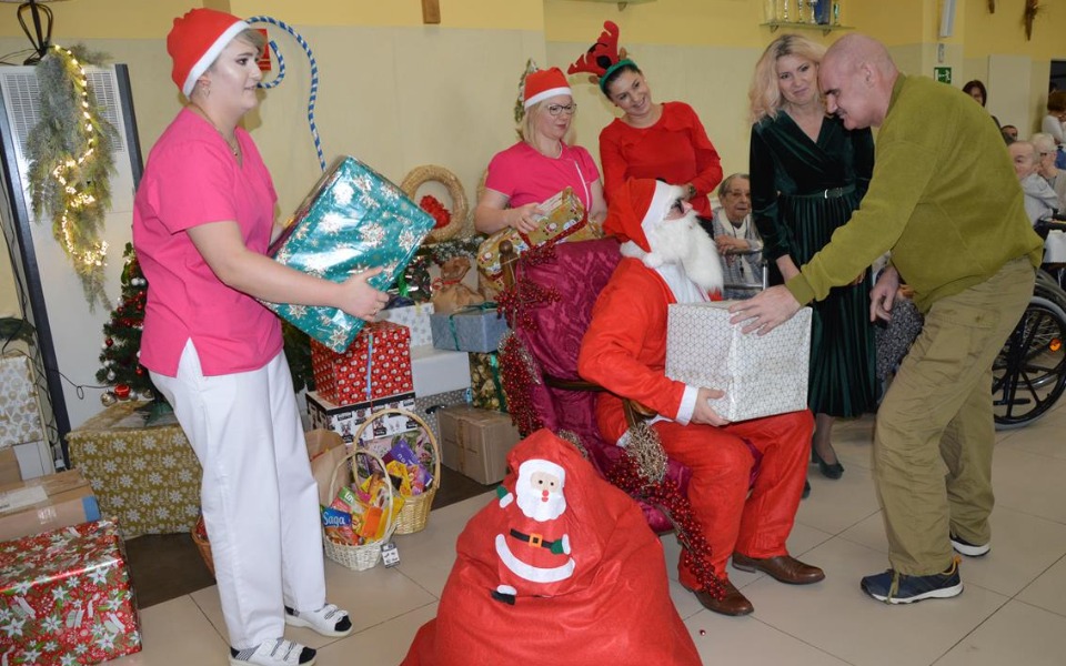 
        Zbiórka Mikołaj dla Seniorów DPS Brzozów - zdjęcie główne
    
