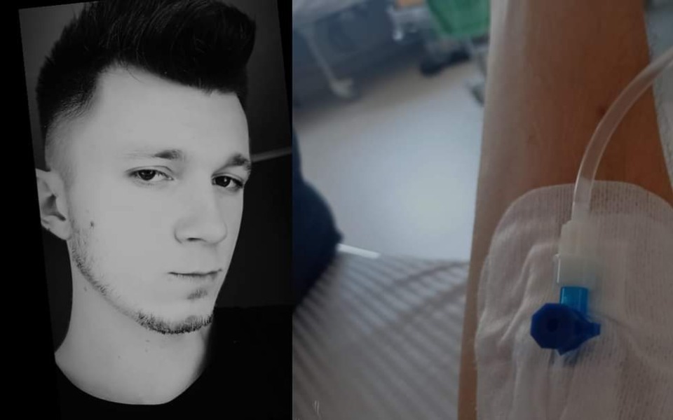 
        Młody mężczyzna w szpitalu z kroplówką.
    