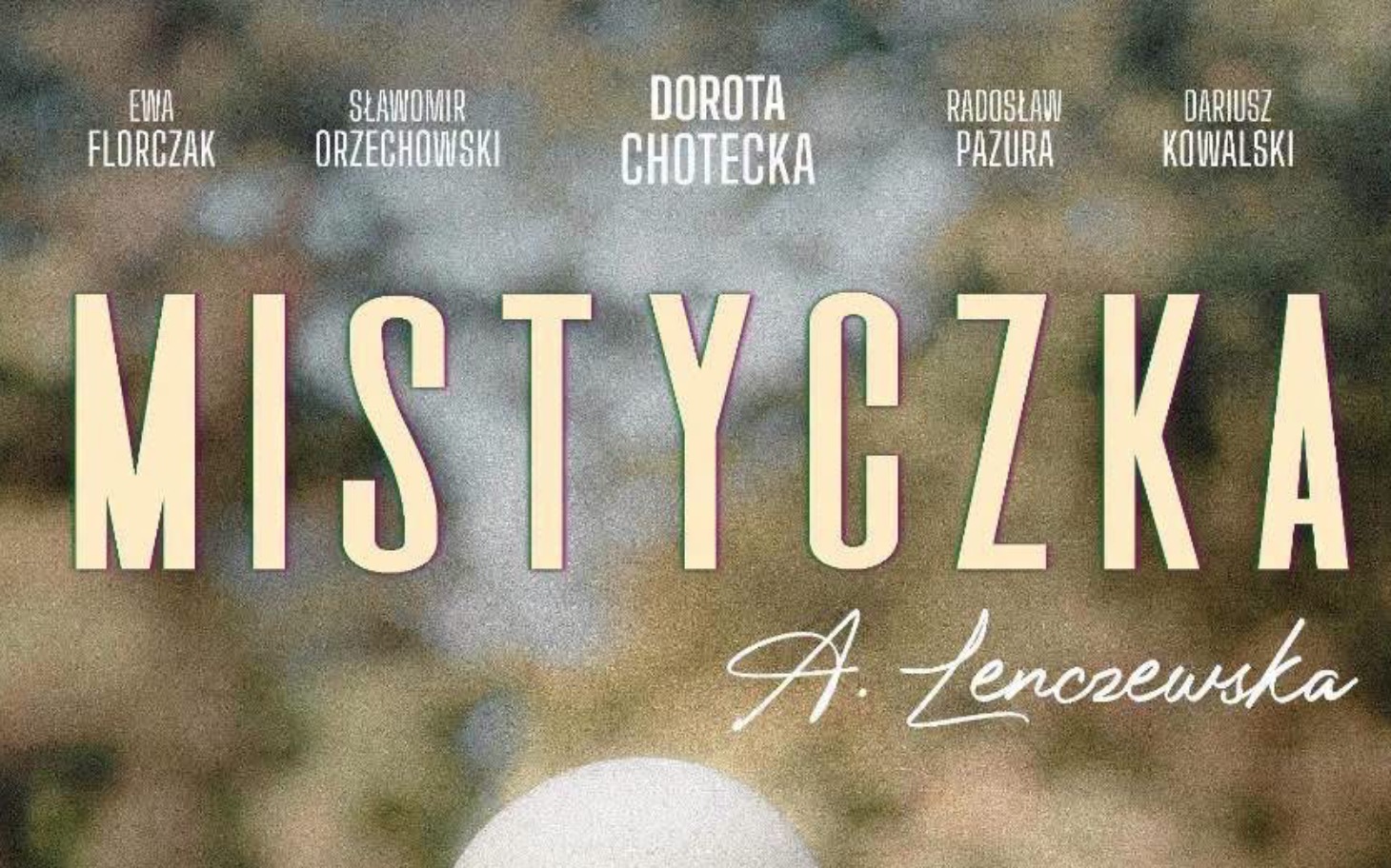
        Plakat filmowy z dużymi literami MISYCZKA na tle rozmytej sceny.
    