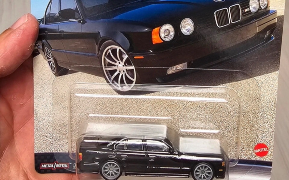 
        Zbiórka hotwheelsy - zdjęcie główne
    