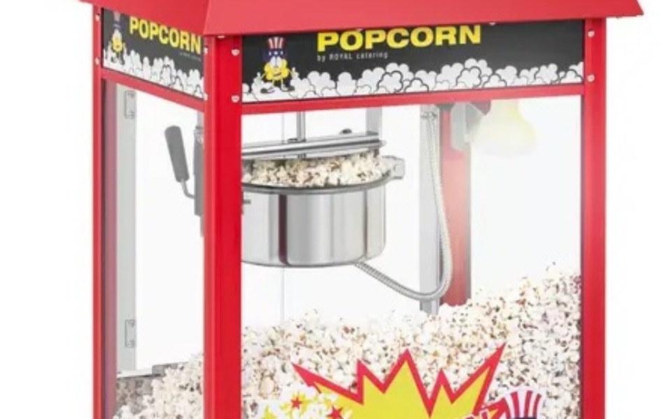 
        Maszyna do popcornu, pełna świeżego popcornu.
    