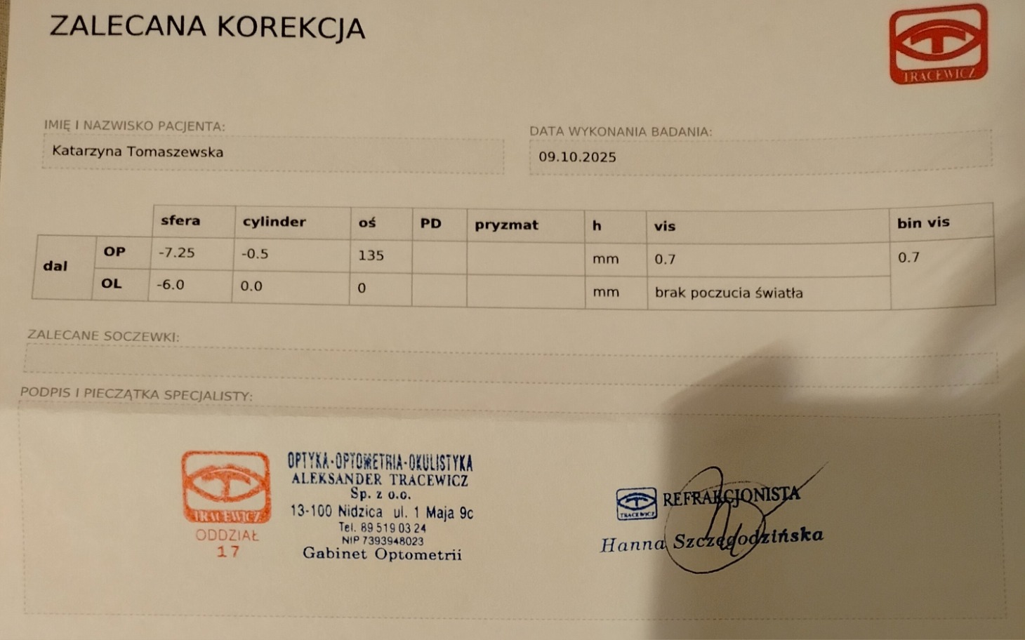 
        Dokument medyczny z zaleceniami korekcji wzroku.
    