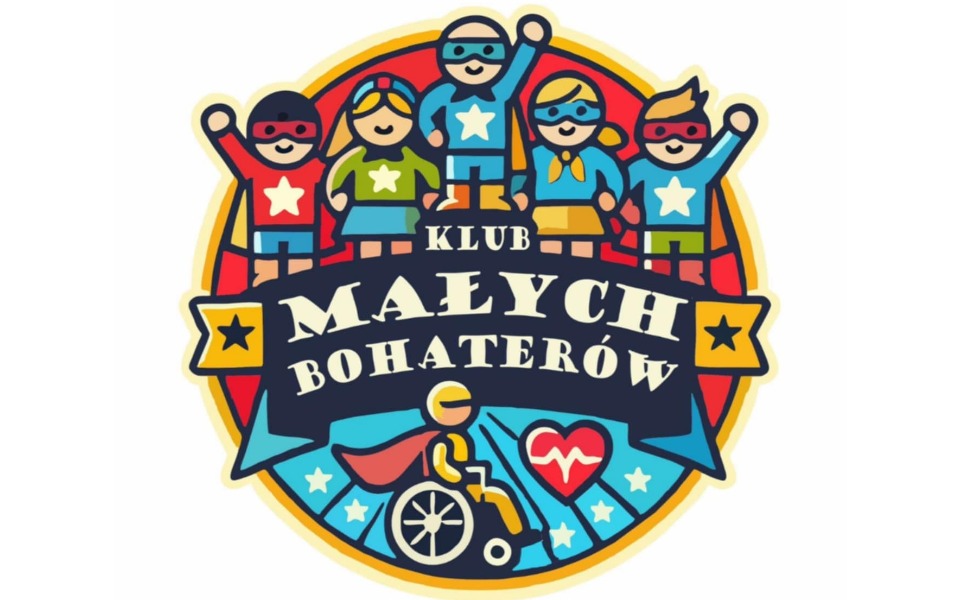 
        Logo Klubu Małych Bohaterów, wspierającego dzieci z niepełnosprawnościami.
    