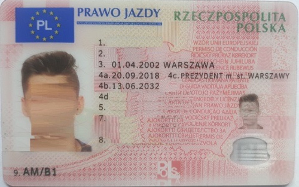 Polski dowód osobisty z widocznym zdjęciem i danymi.