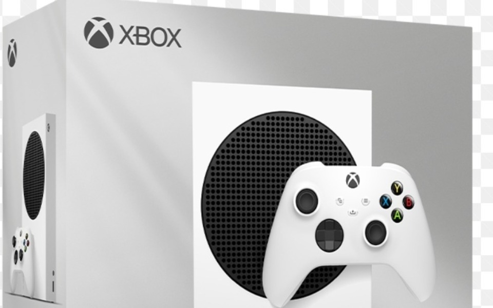 
        Konsola Xbox z kontrolerem, na białym tle.
    