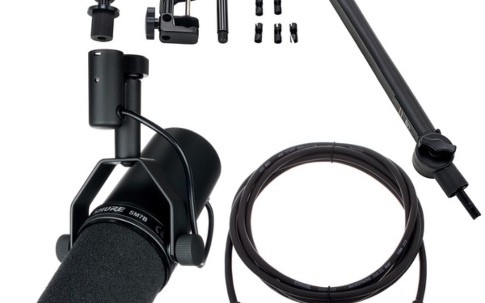 
        Zestaw mikrofonowy z akcesoriami do nagrywania.
    
