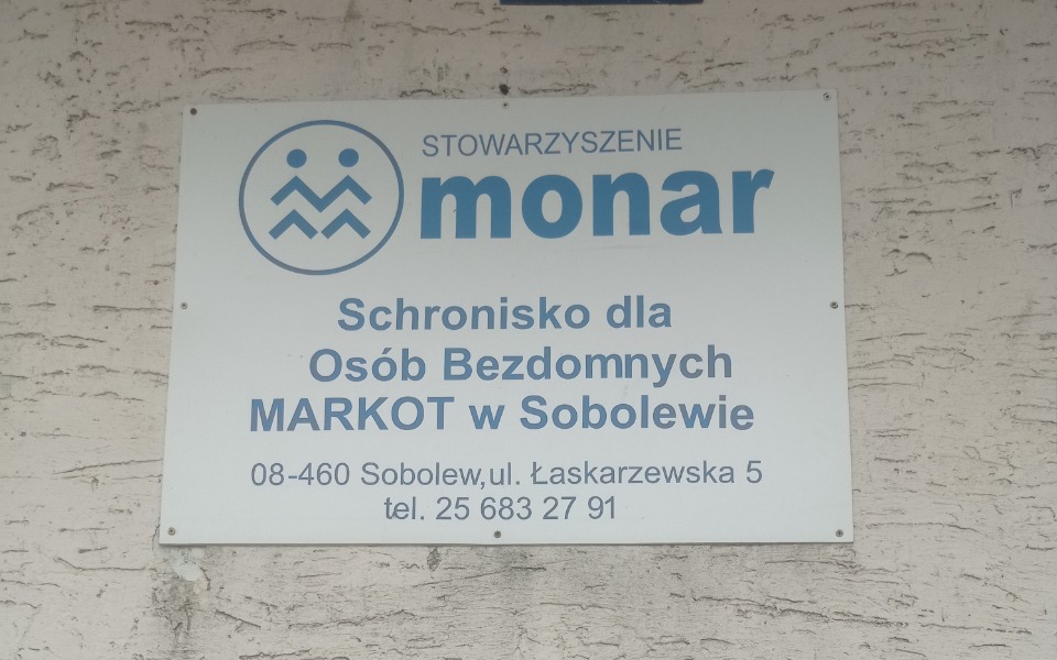 
        Tablica informacyjna schroniska dla zwierząt w Sobolewie.
    