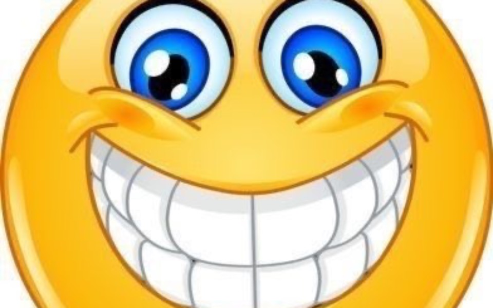 
        Uśmiechnięta buźka z dużymi oczami i szerokim uśmiechem.
    