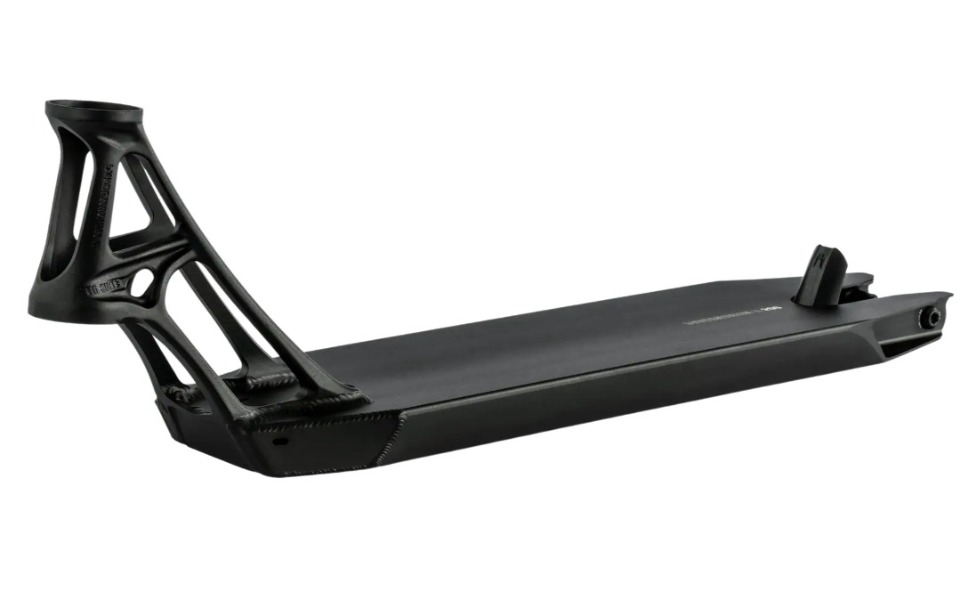 
        Nowoczesna deska do hulajnogi, wykonana z lekkiego materiału.
    