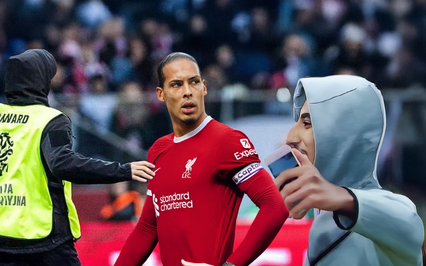 
        Mężczyzna w czerwonej koszulce na stadionie, z kibicem w tle.
    