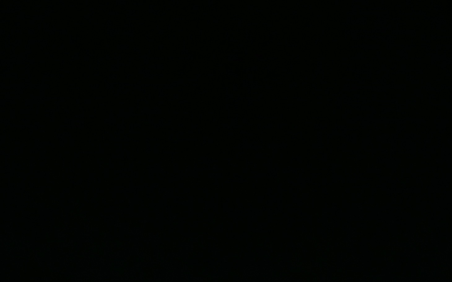 
        Ciemne tło, które może symbolizować tajemnicę lub niepewność.
    