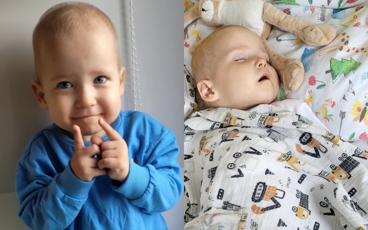
        Dziecko uśmiechające się i śpiące, w otoczeniu zabawek.
    