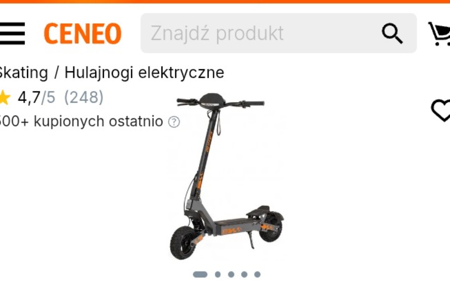 
        Młody chłopak robiący selfie w lustrze.
    