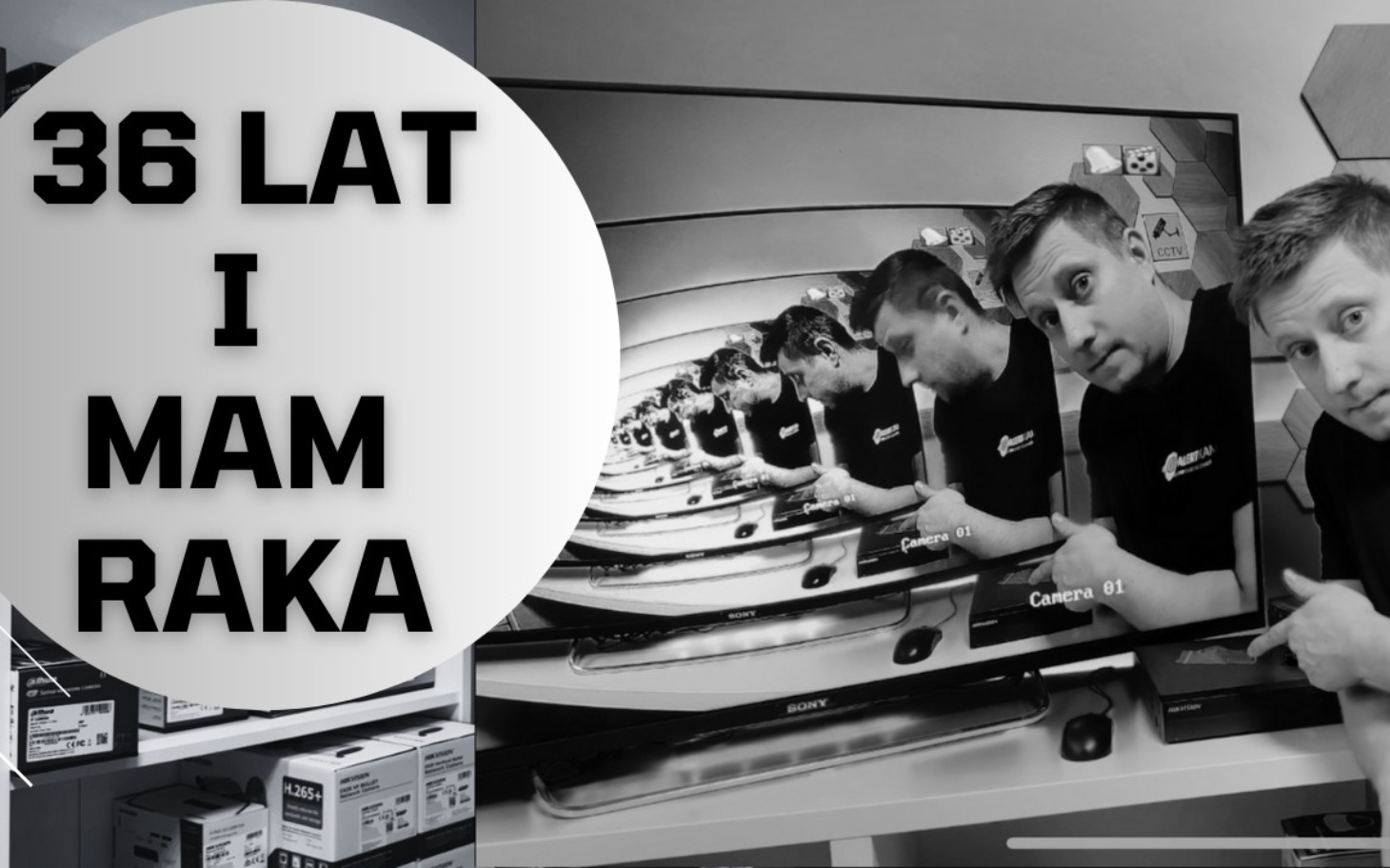 
        Czarno-białe zdjęcie mężczyzny z napisem o raku.
    