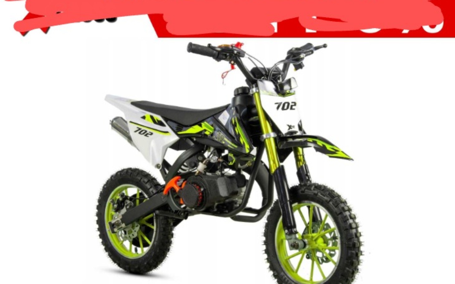 
        Motocykl terenowy w kolorze czarno-zielonym.
    