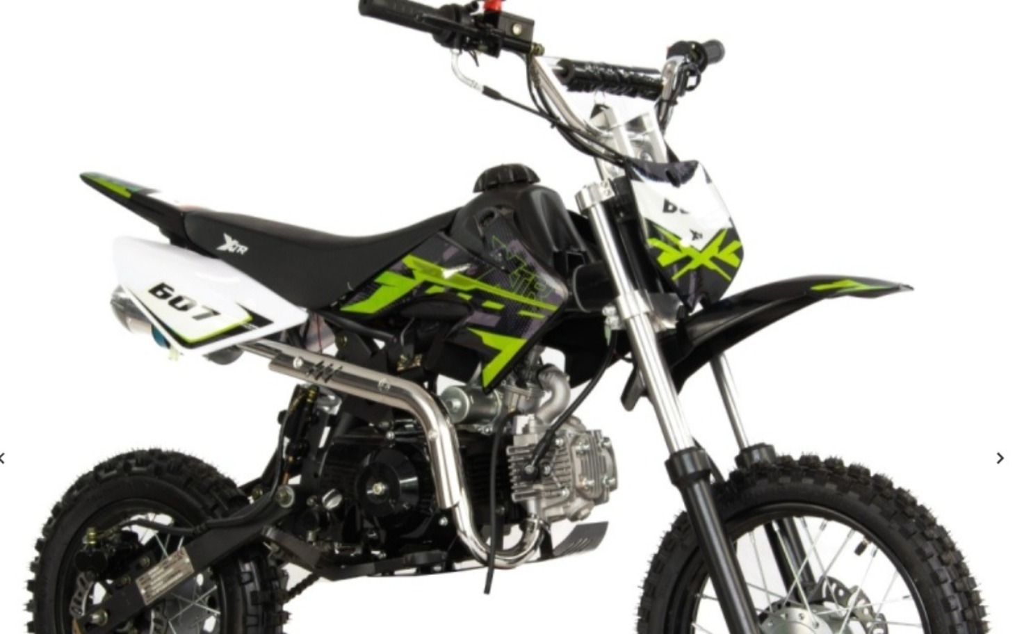 
        Motocykl terenowy w kolorze czarnym i zielonym, gotowy do jazdy.
    