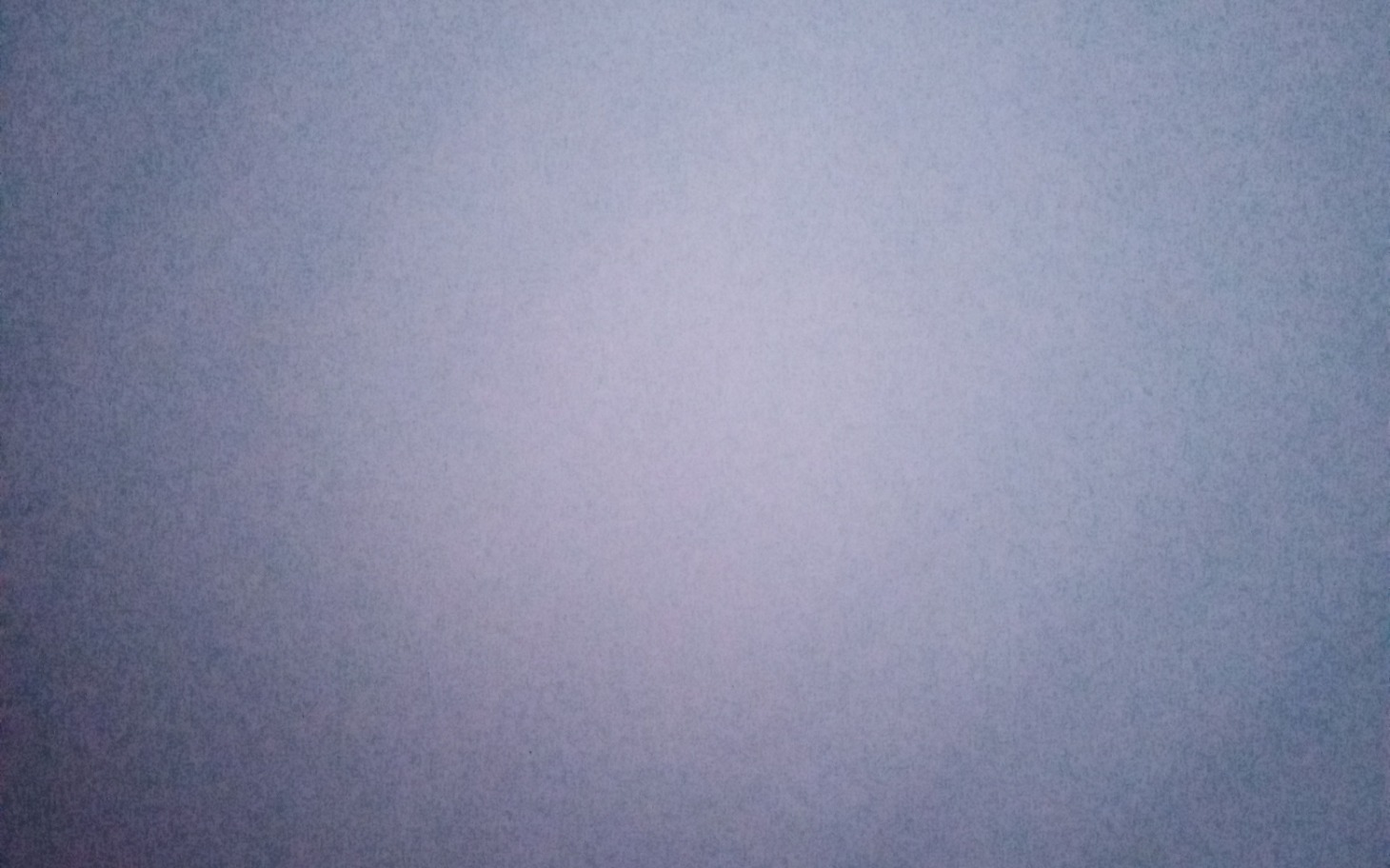 
        Rozmyty obraz, brak wyraźnych szczegółów.
    