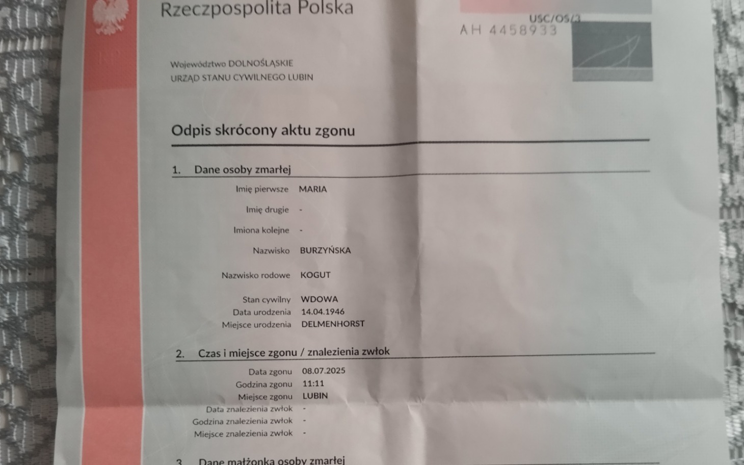 
        Dokument urzędowy z danymi osobowymi.
    