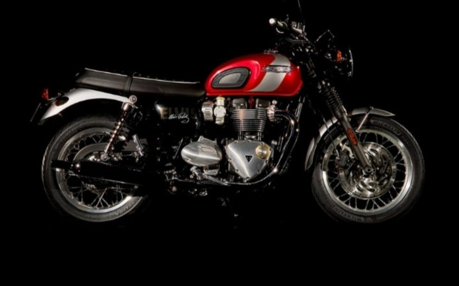 
        Motocykl w stylu retro na czarnym tle.
    