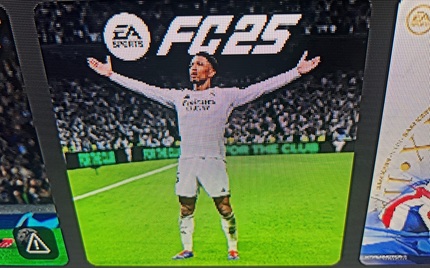 
        Okładka gry EA FC 25 z piłkarzem w akcji.
    
