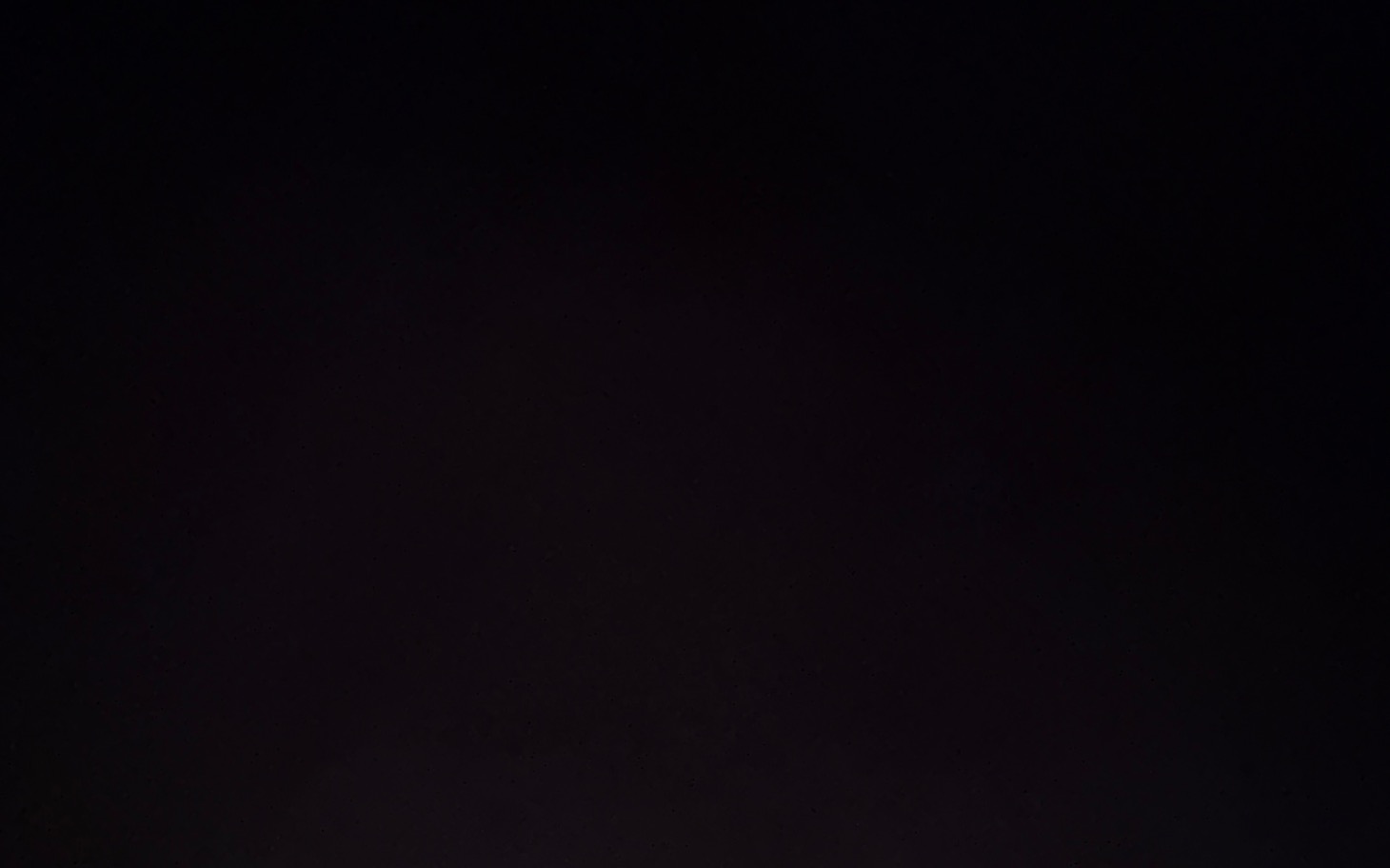 
        Ciemny obraz, prawdopodobnie zdjęcie w słabym świetle.
    