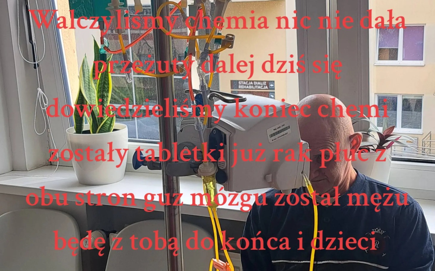 
        Mężczyzna w szpitalu, walczący z chorobą, otoczony sprzętem medycznym.
    