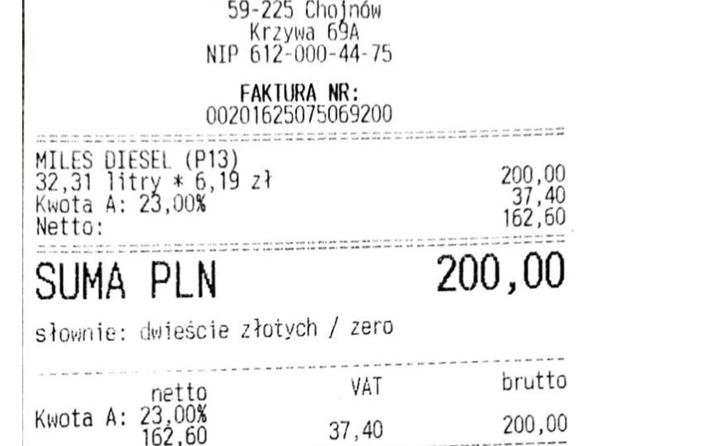 
        Faktura za paliwo z podanymi kwotami i danymi sprzedawcy.
    