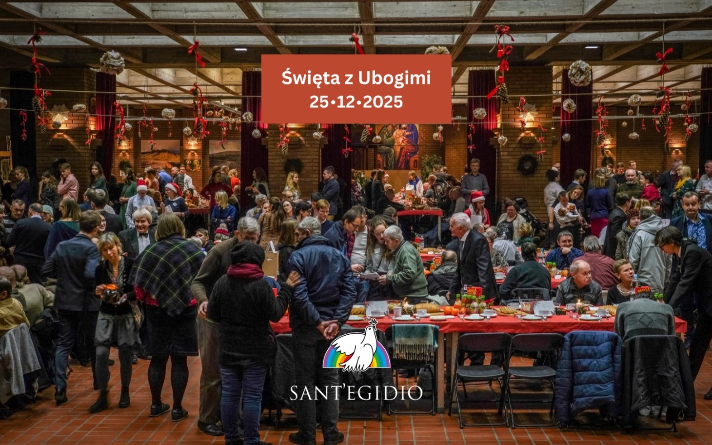 
        Tłum ludzi na świątecznej kolacji w Santegidio.
    