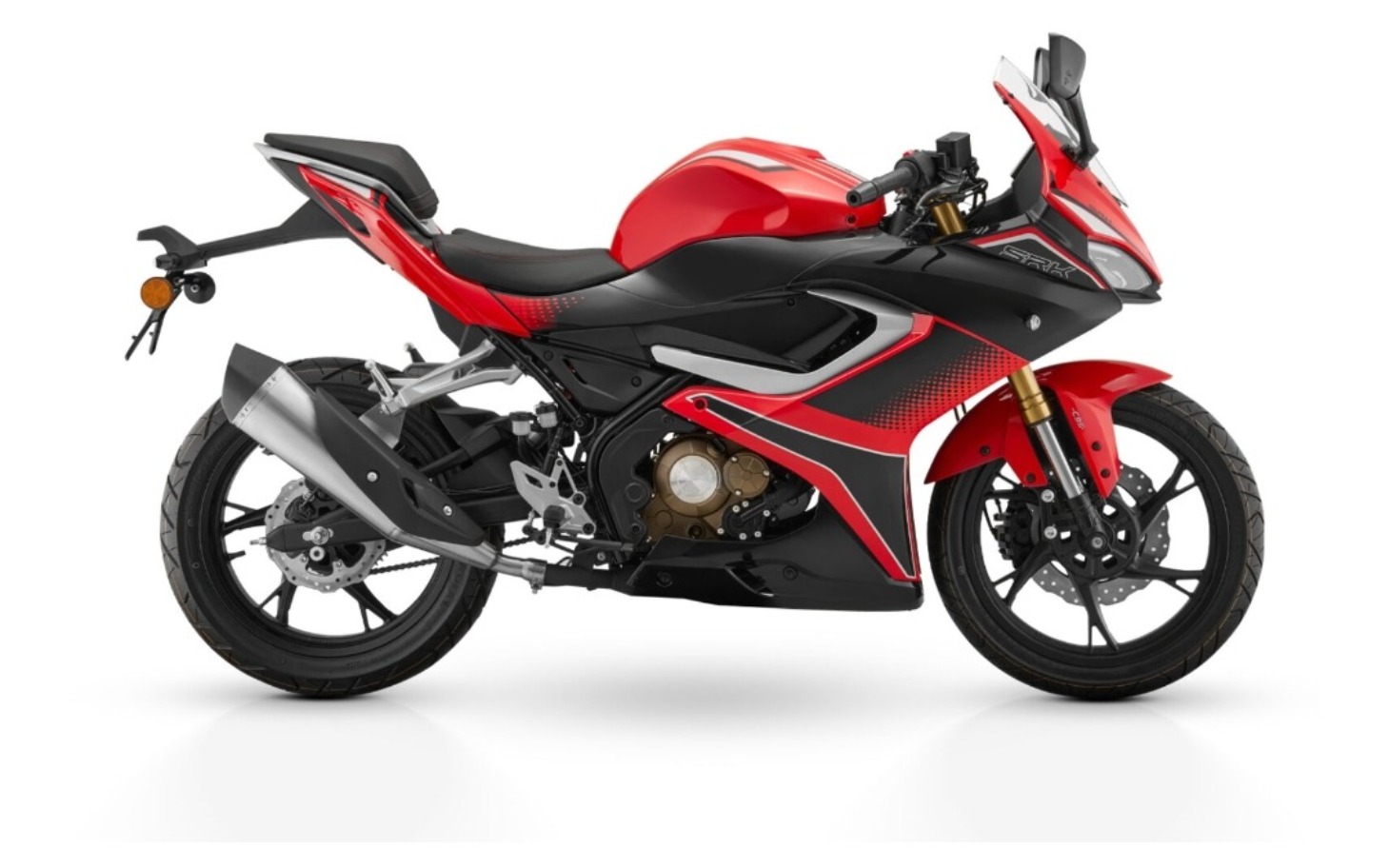 
        Motocykl sportowy w kolorze czerwono-czarnym.
    