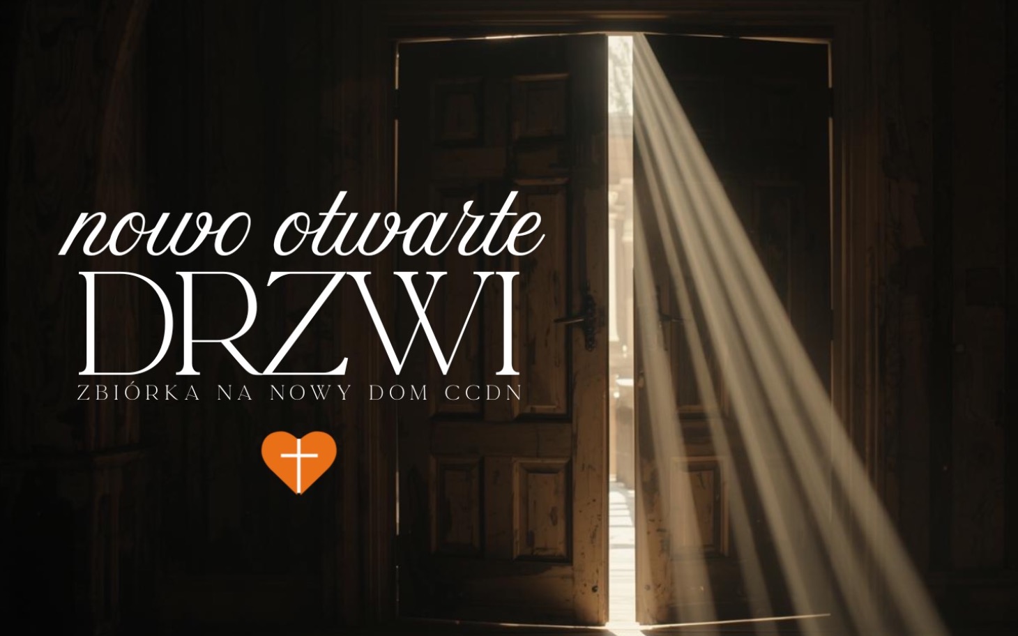 
        Otwierające się drzwi z promieniami światła, zapraszające do nowego domu.
    