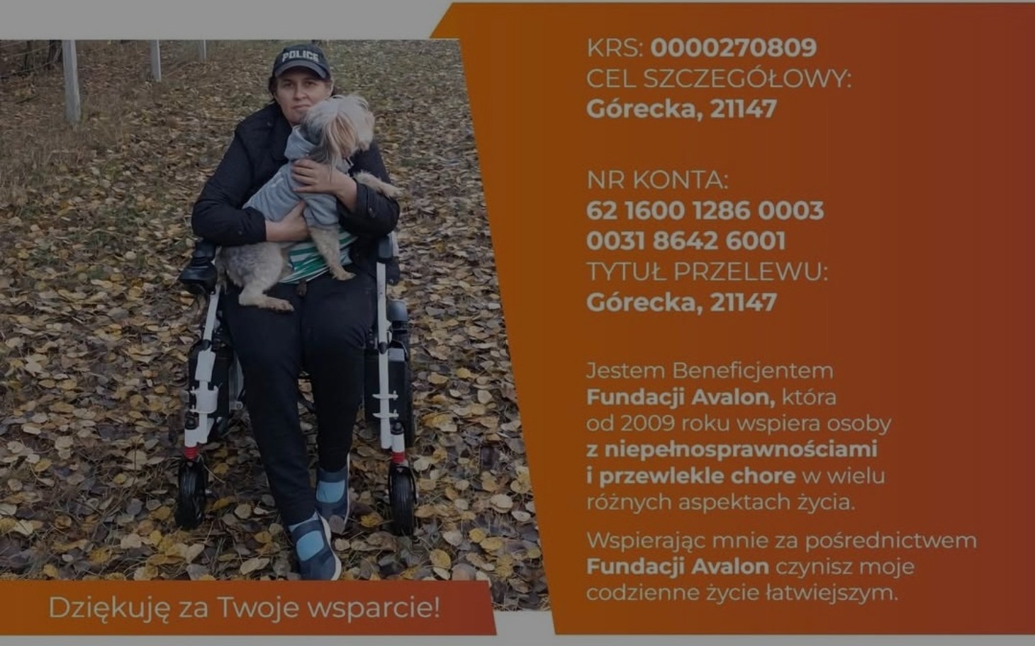 
        Osoba na wózku inwalidzkim trzyma psa, podziękowanie za wsparcie.
    