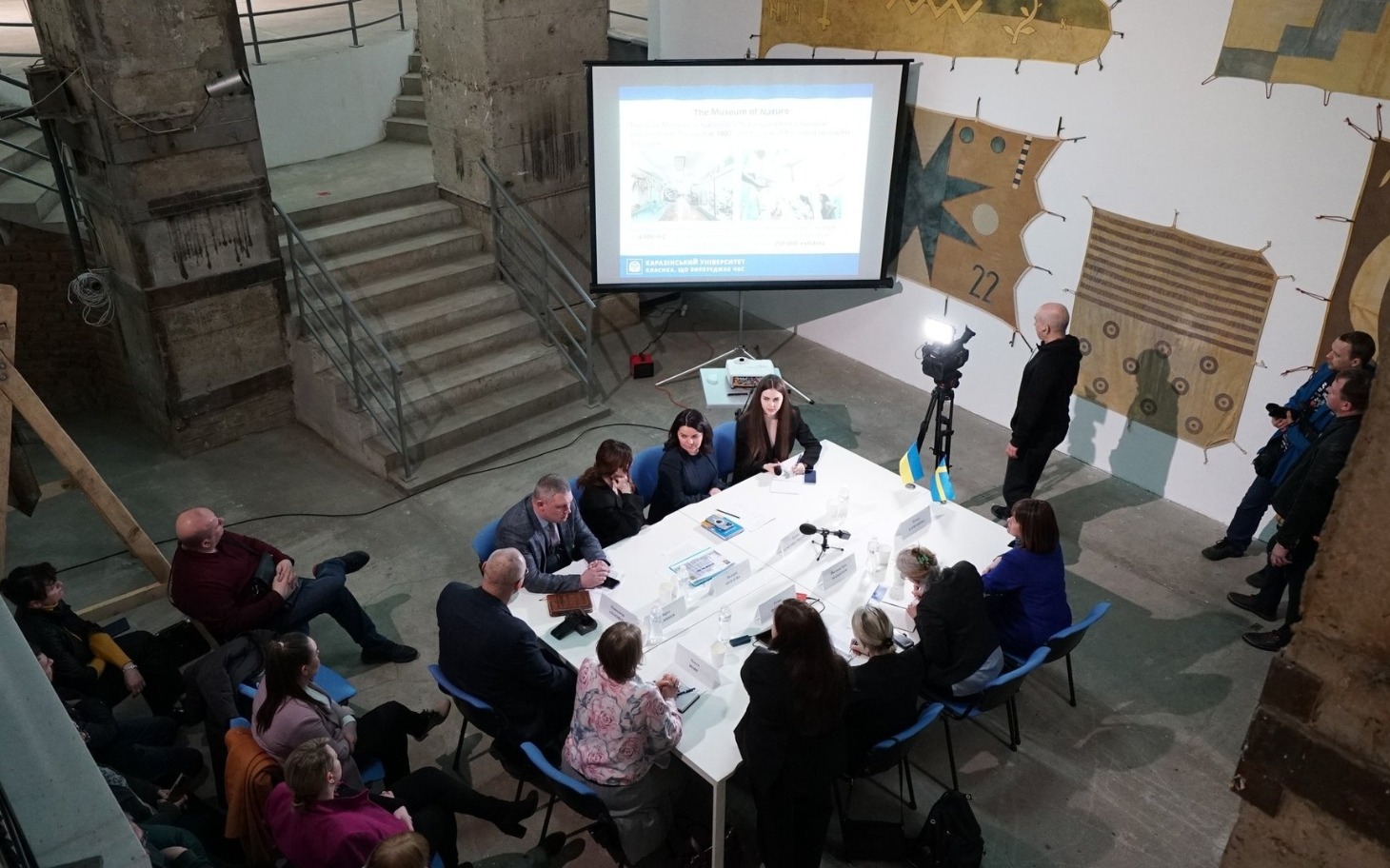 
        Spotkanie w przestrzeni artystycznej, z prezentacją i dyskusją na temat wsparcia.
    